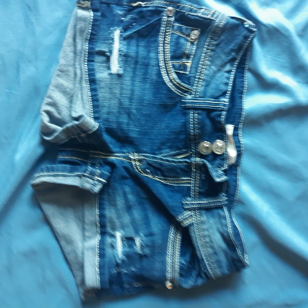 Shorts - Picture 4 of 6